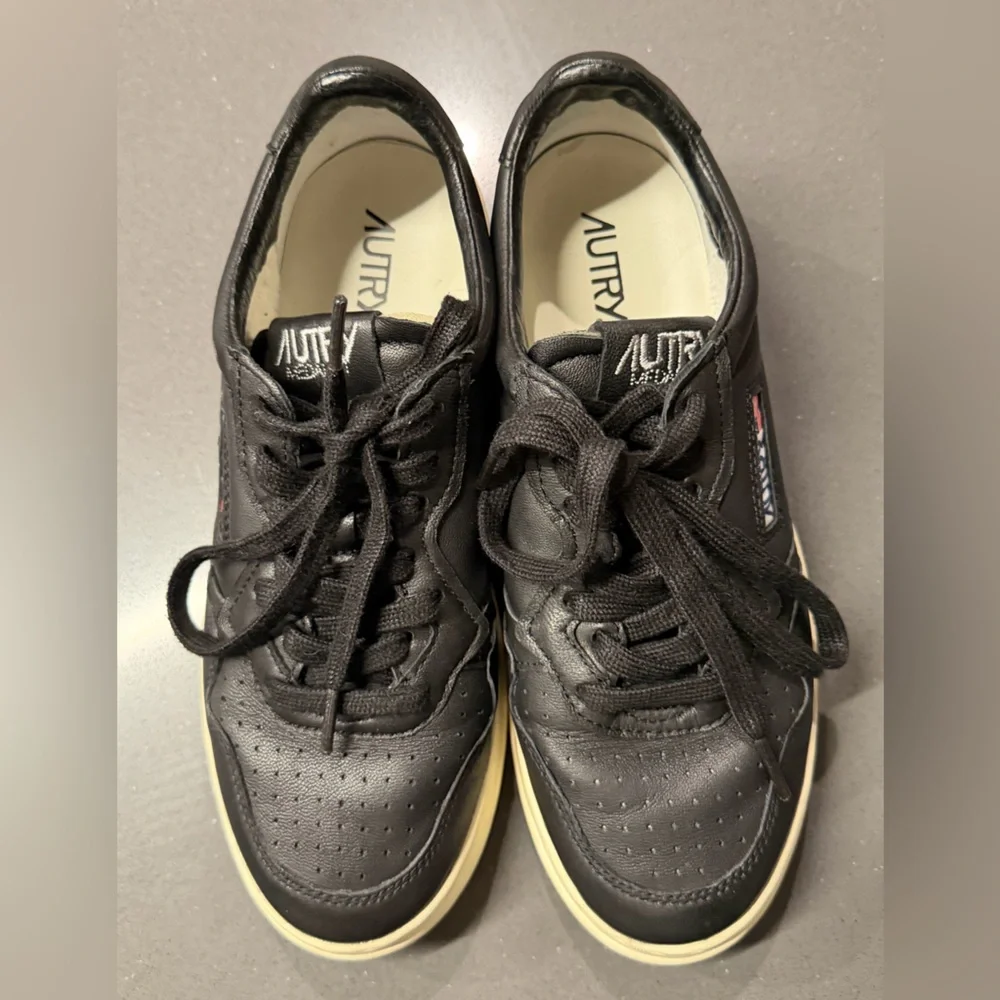 Autry Black Leather Medalist Low Sneakers in Super Soft Nappa Size 39 US 9 EUC